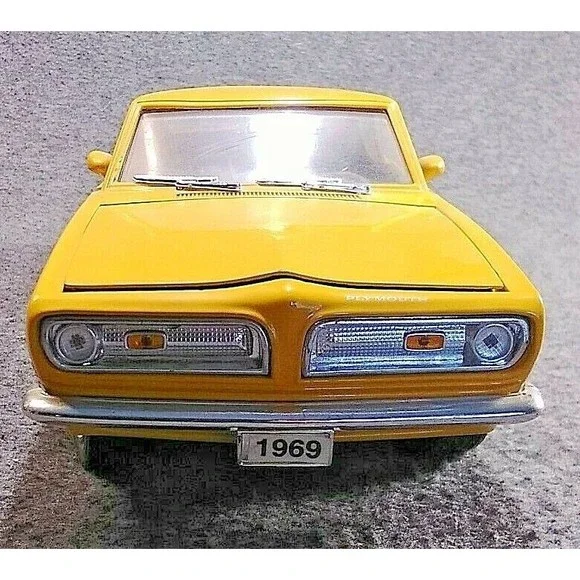 Road Signature 1969 Plymouth Cuda Barracuda 1:18 Scale Diecast Model Car Yellow - Picture 2 of 12